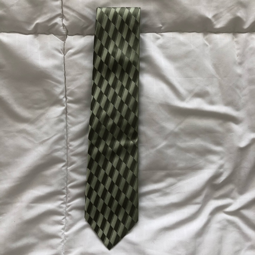Perry Ellis Portfolio 100% Silk Tie